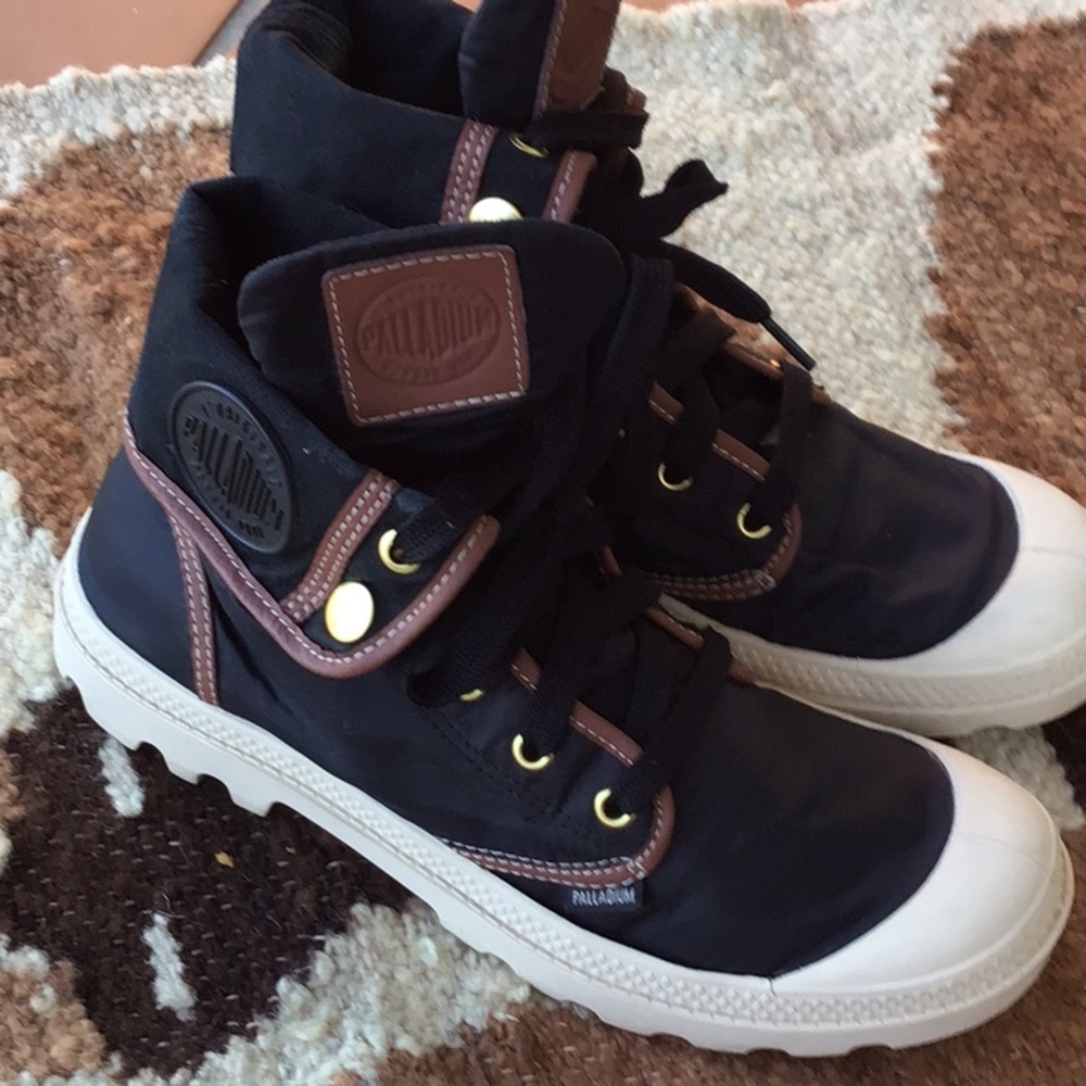 Palladium Hi Top Boots size 6 1/2